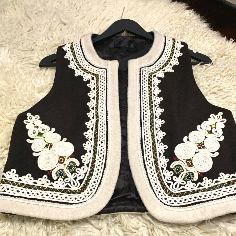 NILI LOTAN
Cedric Cropped Appliquéd Wool-Blend Felt Vest. Dark brown